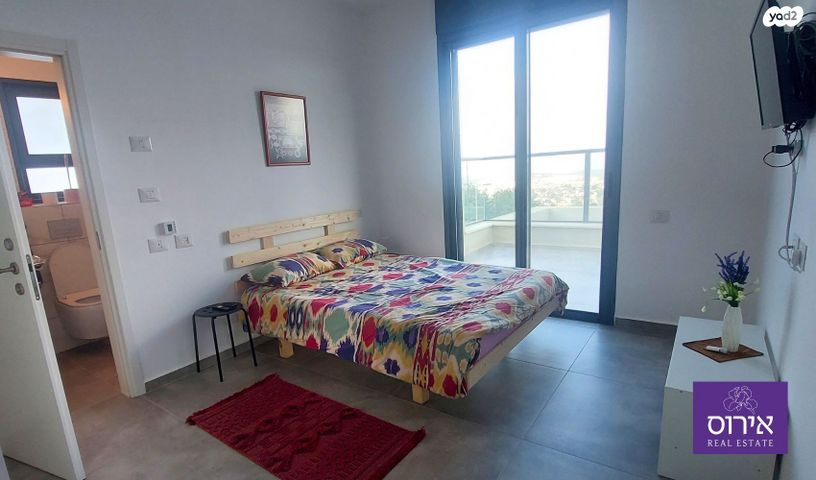 דירה, כפר ורדים