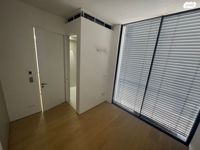 דו משפחתי, רמת השרון