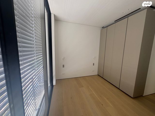 דו משפחתי, רמת השרון