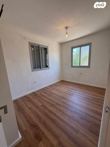 טריפלקס, אבן יהודה