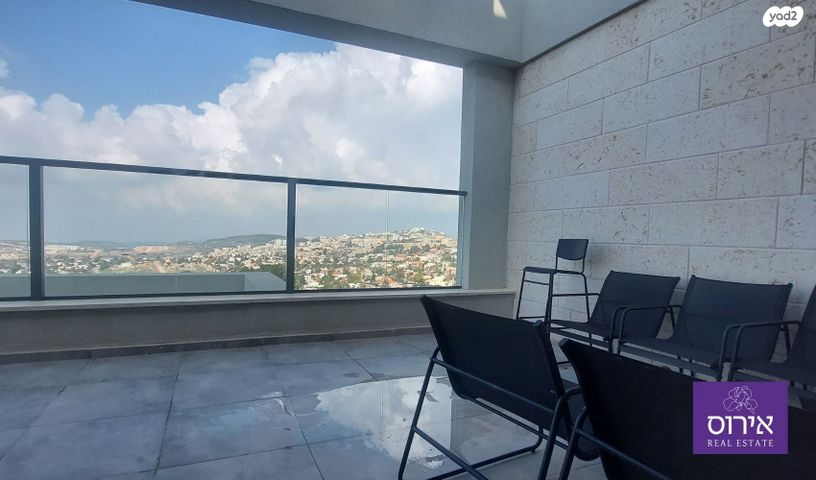 דירה, כפר ורדים