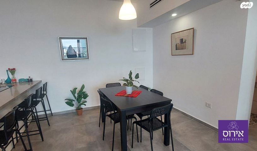 דירה, כפר ורדים