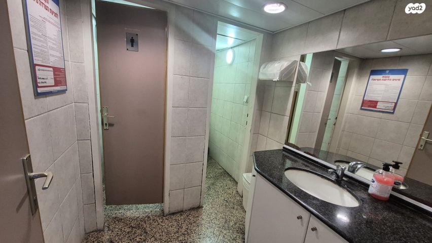 מבני תעשיה, אזור תעשיה א, חולון