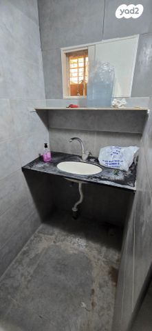 מבני תעשיה, מנחם יקואל 8, אזור תעשיה, בת ים