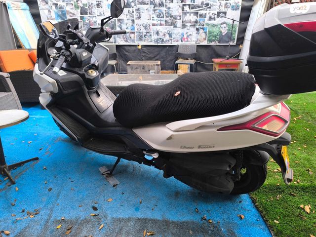 מודעת רכב קימקו דאון-טאון 350
