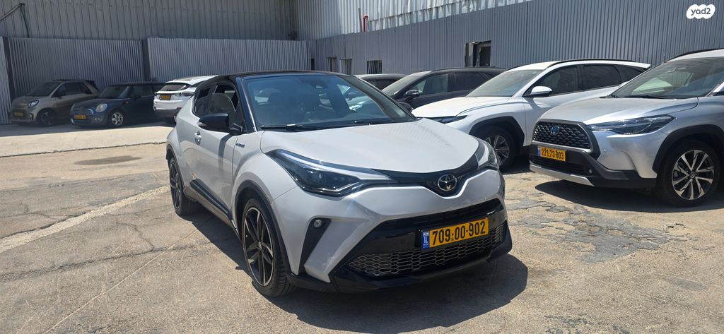 מודעת רכב טויוטה C-HR