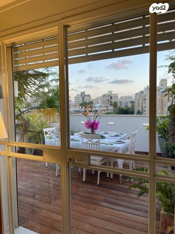 גג/ פנטהאוז, מוהליבר 41, רסקו א', חולון