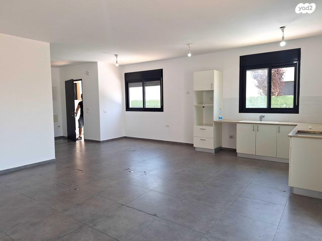 דו משפחתי, המכבים 1, ענב, ענב