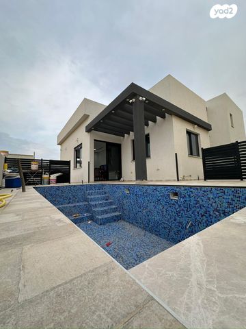 שושנה דמארי 33