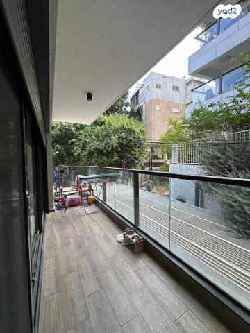 דירה, רחובות הנהר, חרוזים, רמת גן