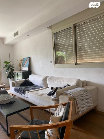 דירת גן, שכונה 8, תל מונד