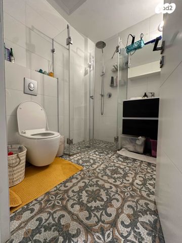 דירה, רחובות הנהר, חרוזים, רמת גן