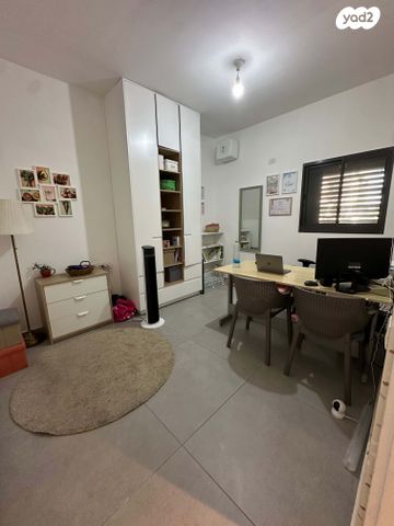 דירה, רחובות הנהר, חרוזים, רמת גן