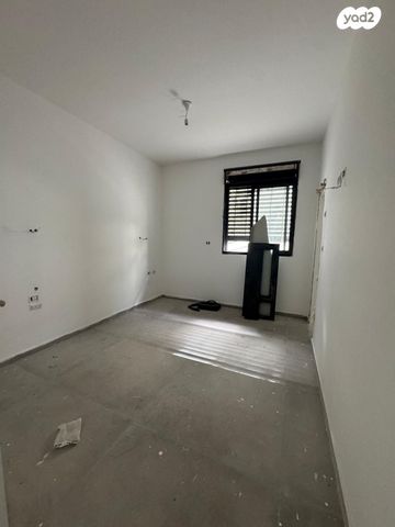 דירה, המעיין 7, ארלוזורוב, גבעתיים