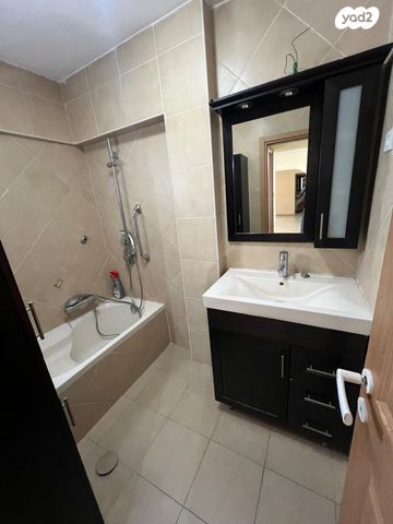 דירה, אלי כהן, רמת הנשיא, בת ים