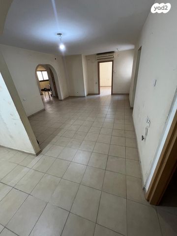 דירה, אלי כהן, רמת הנשיא, בת ים