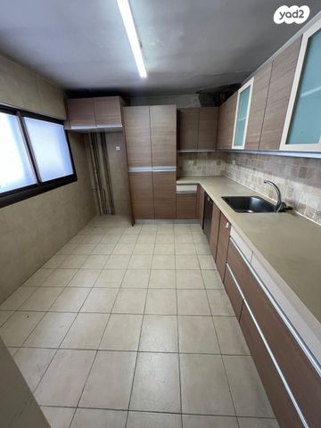 דירה, אלי כהן, רמת הנשיא, בת ים