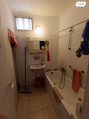 דירה, ז'בוטינסקי 430, שכונה ותיקה - מרכז העיר, מעלות תרשיחא