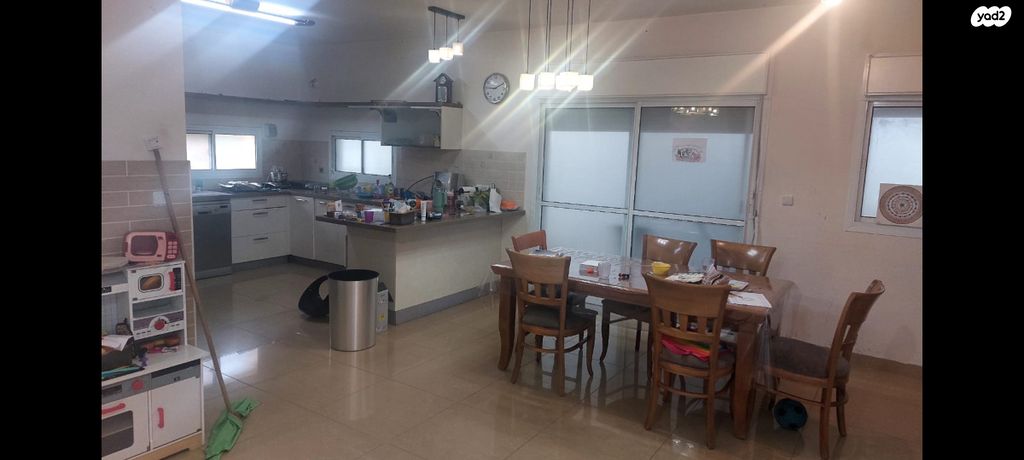 דירת גן, מבוא חורון