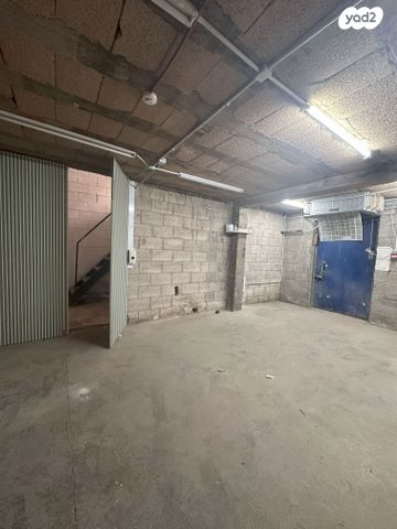 מבני תעשיה, הבנאי 22, אזור תעשיה ב, חולון