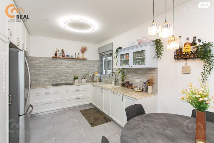 דירה, שדרות מנחם בגין, החותרים, טירת כרמל