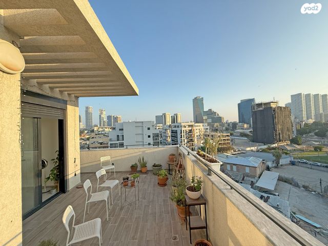 דופלקס, אייגר, תל אביב יפו