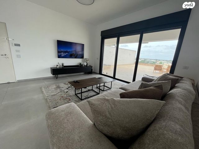 גג/ פנטהאוז, אור ים, אור עקיבא