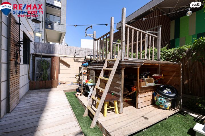 דירת גן, עמוס עוז, גליל ים (מתחם הכוכבים), הרצליה