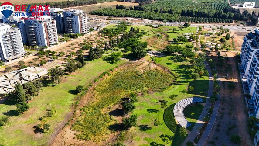 דירת גן, עמוס עוז, גליל ים (מתחם הכוכבים), הרצליה