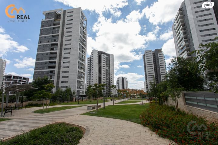 דירה, שדרות מנחם בגין, החותרים, טירת כרמל