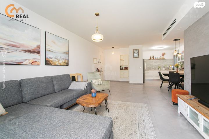 דירה, שדרות מנחם בגין, החותרים, טירת כרמל