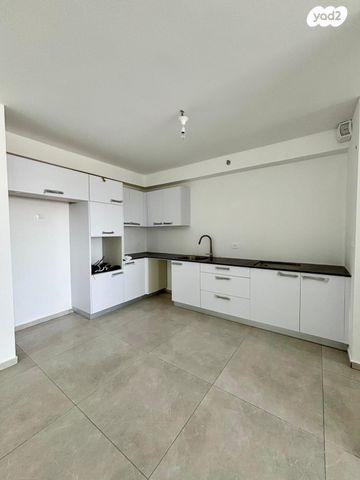 דירה, מנחם בגין, נווה גנים, קרית מוצקין