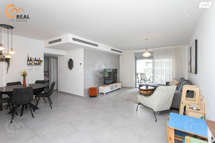 דירה, שדרות מנחם בגין, החותרים, טירת כרמל