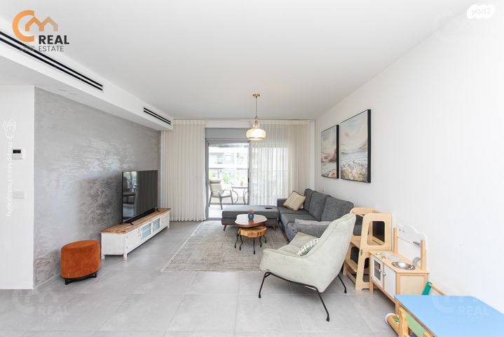 דירה, שדרות מנחם בגין, החותרים, טירת כרמל