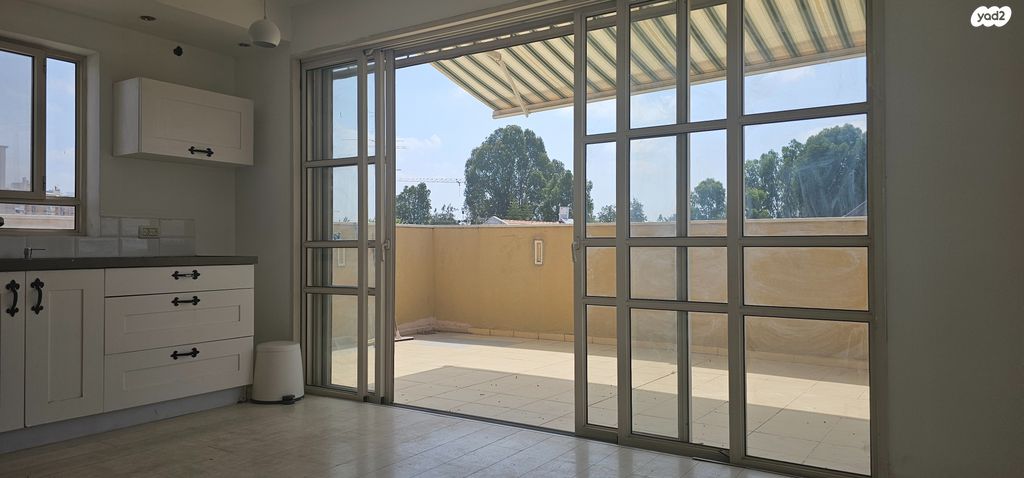 גג/ פנטהאוז, ליאון בלום 5, מרכז, קרית עבודה, חולון