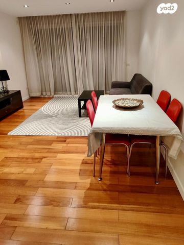 דירה, הרצליה