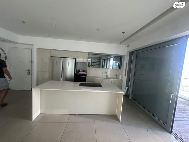 ניסים אלוני 