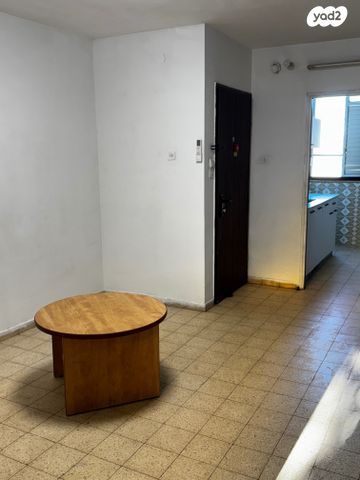 דירה, בני עי''ש, בני עי"ש