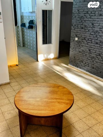 דירה, בני עי''ש, בני עי"ש