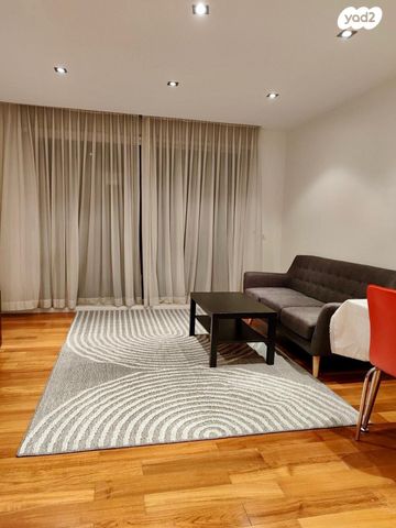 דירה, הרצליה