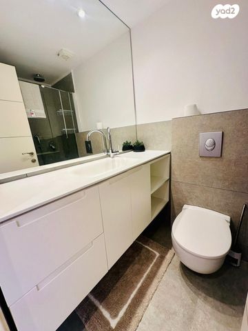 דירה, הרצליה