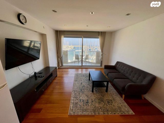 דירה, הרצליה