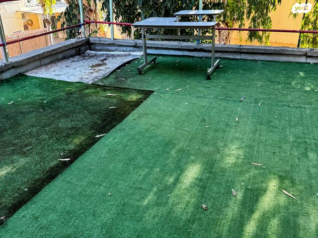 דירה, בני עי''ש, בני עי"ש