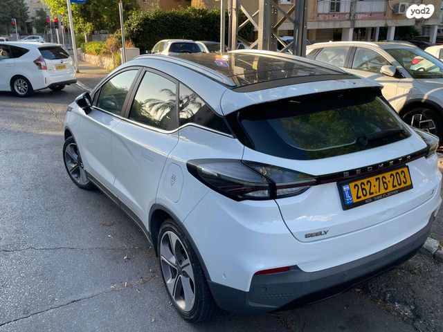 מודעת רכב ג׳ילי Geometry C