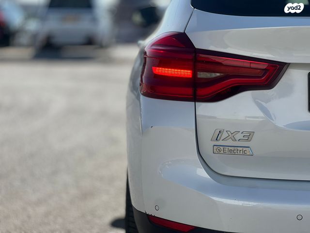 ב מ וו iX3