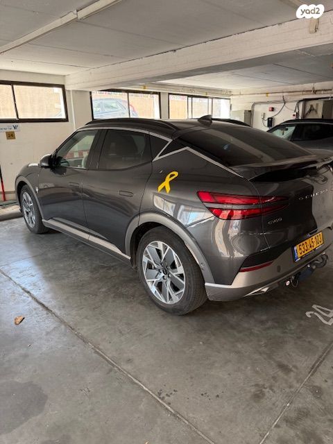 מודעת רכב ג'נסיס GV60