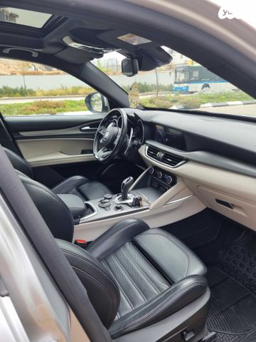 אלפא רומיאו סטלביו