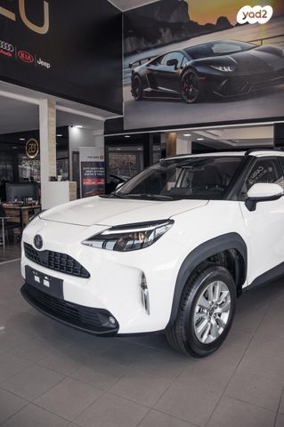 טויוטה יאריס קרוס