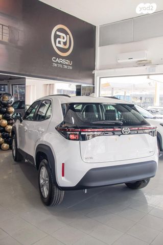 טויוטה יאריס קרוס