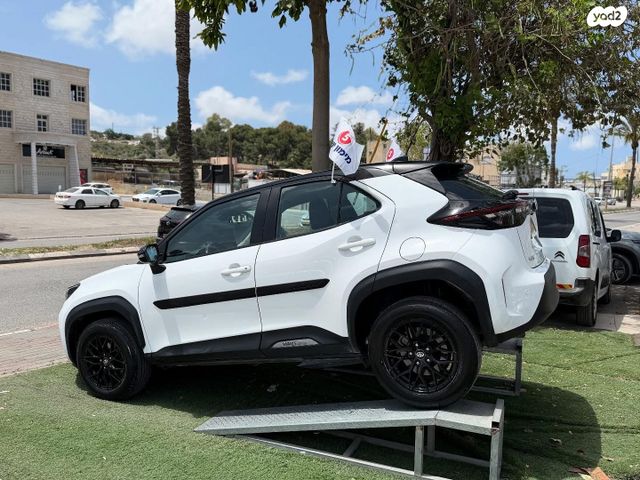 טויוטה יאריס קרוס